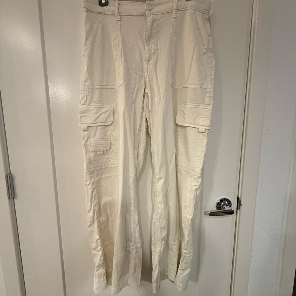 American Eagle Outfitters Cream Cargo Pants